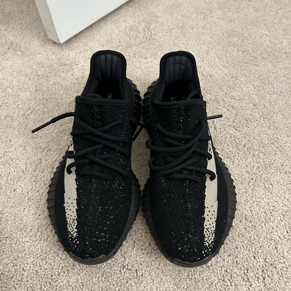 **SOLD** Yeezy Adidas Boost 350 V2 Oreo
